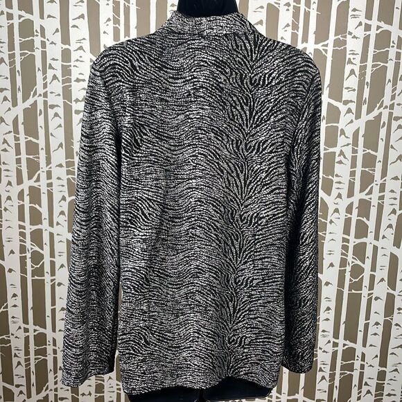 Chico's black and silver metallic tiger print asymmetrical zip front jacket sz 1 - Picture 5 of 16